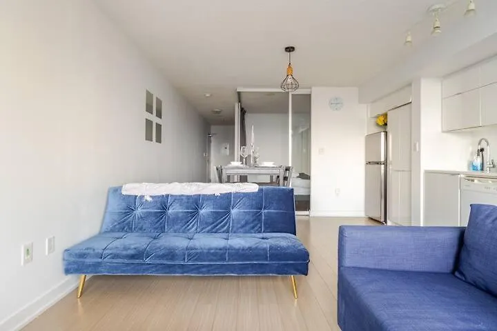 Luxurious Condo With A Lake View Toronto