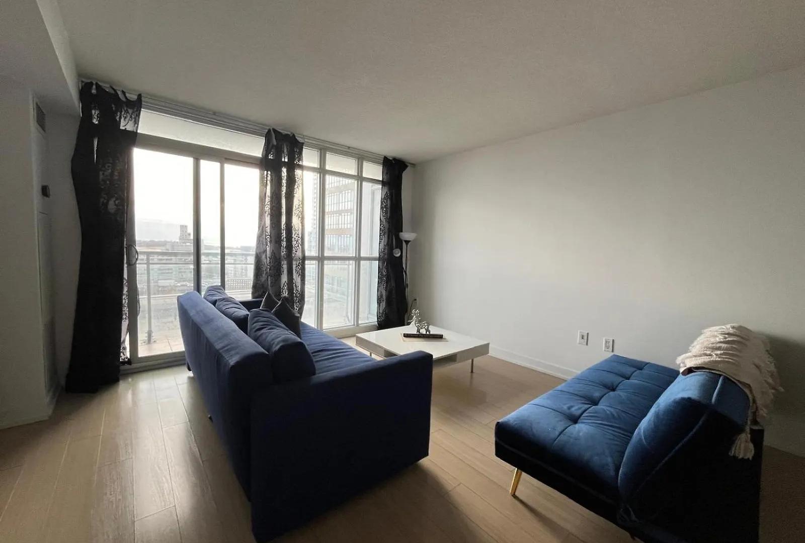 Luxurious Condo With A Lake View Toronto