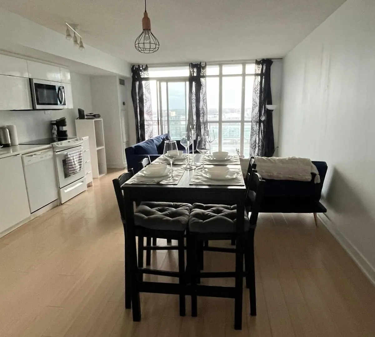 Luxurious Condo With A Lake View Toronto Canada
