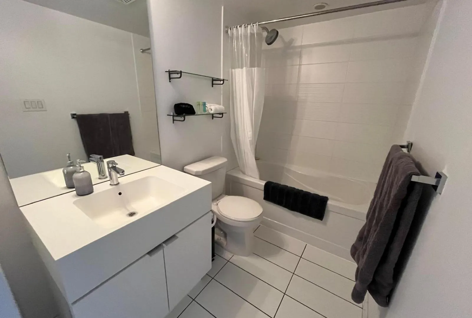 Apartment Luxurious Condo With A Lake View Toronto Canada